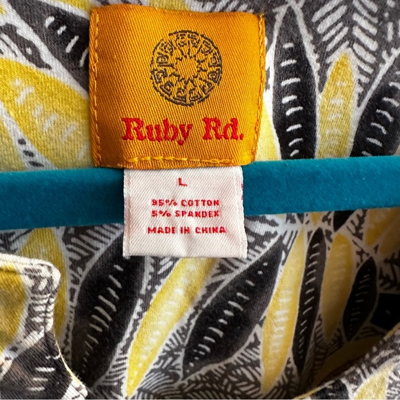 Ruby Rd Yellow Black Leaves 3/4 Sleeves Knit Top Size L Large - Picture 2 of 4